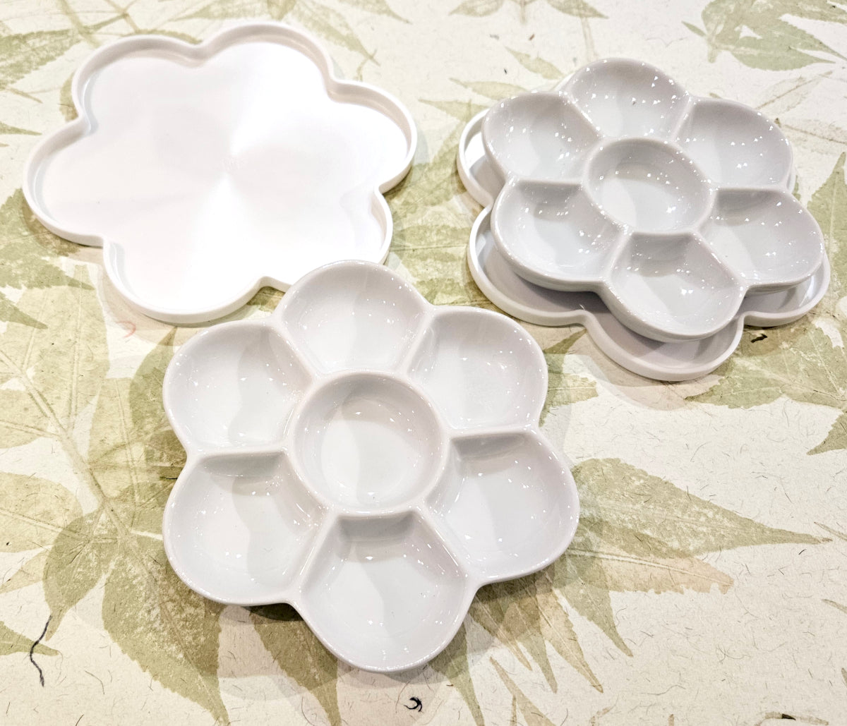 Holbein 7-Well Ceramic Palette with Plastic Tray